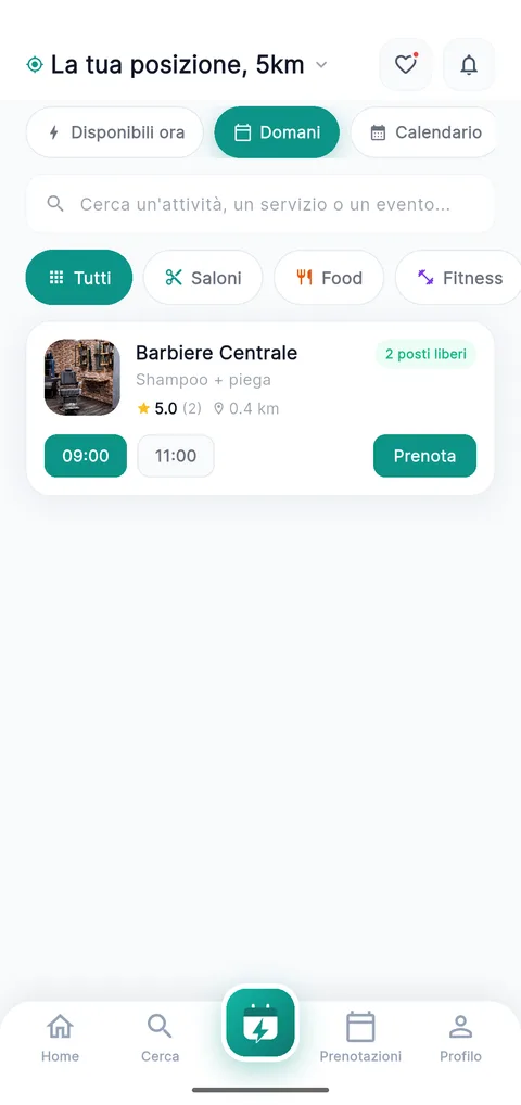 Schermata Ultimo minuto dell'app Slotto: Barbiere Centrale con 2 posti liberi domani e pulsante Prenota